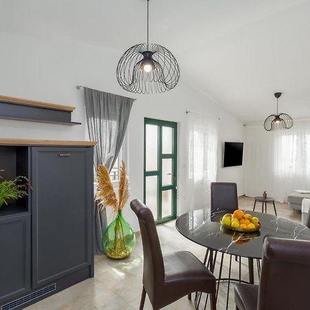 Apartments Zomzi Porec Exterior photo
