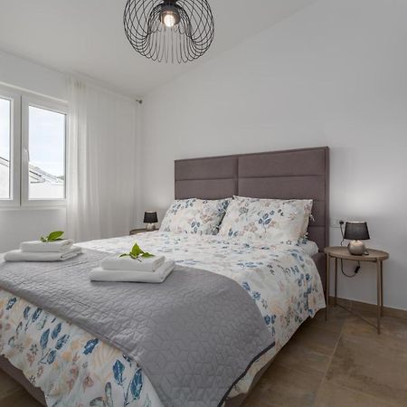 Apartments Zomzi Porec Exterior photo