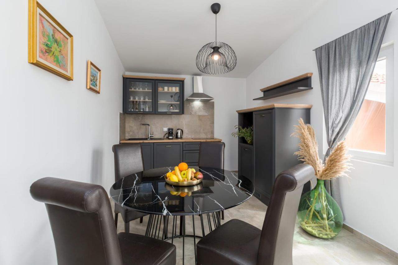Apartments Zomzi Porec Exterior photo