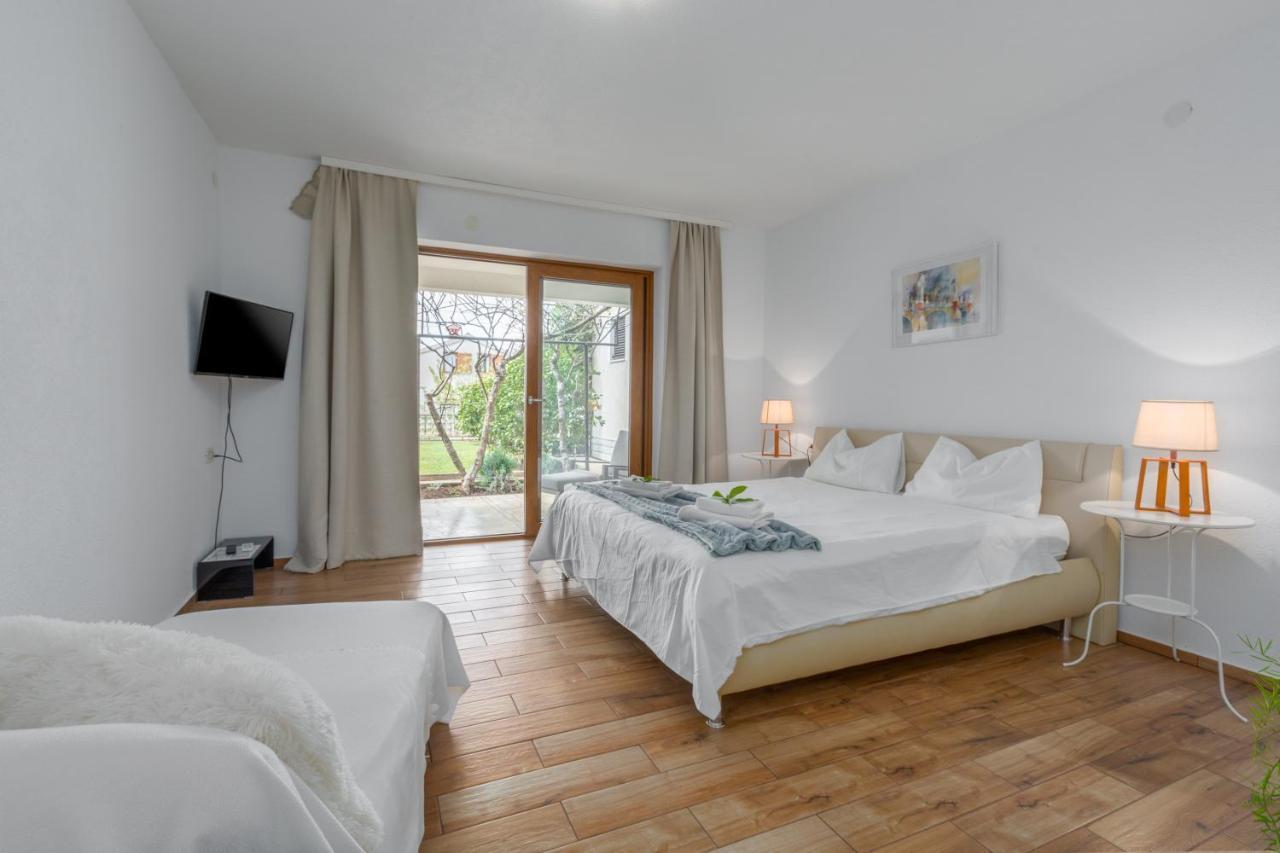 Apartments Zomzi Porec Exterior photo