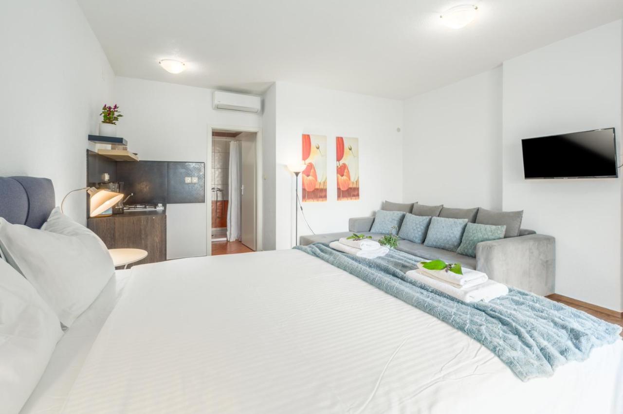 Apartments Zomzi Porec Exterior photo