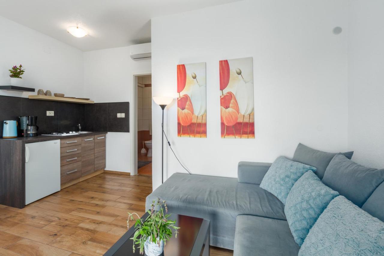 Apartments Zomzi Porec Exterior photo