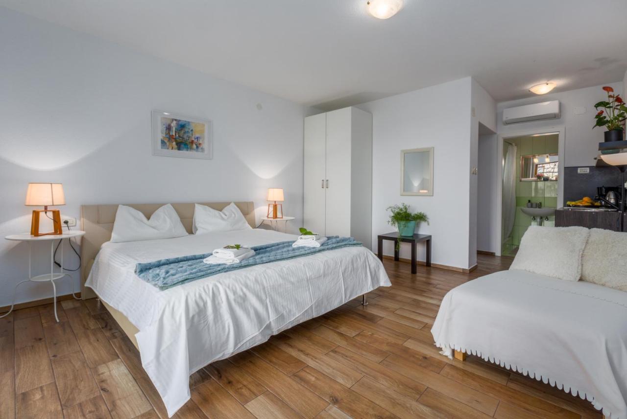 Apartments Zomzi Porec Exterior photo