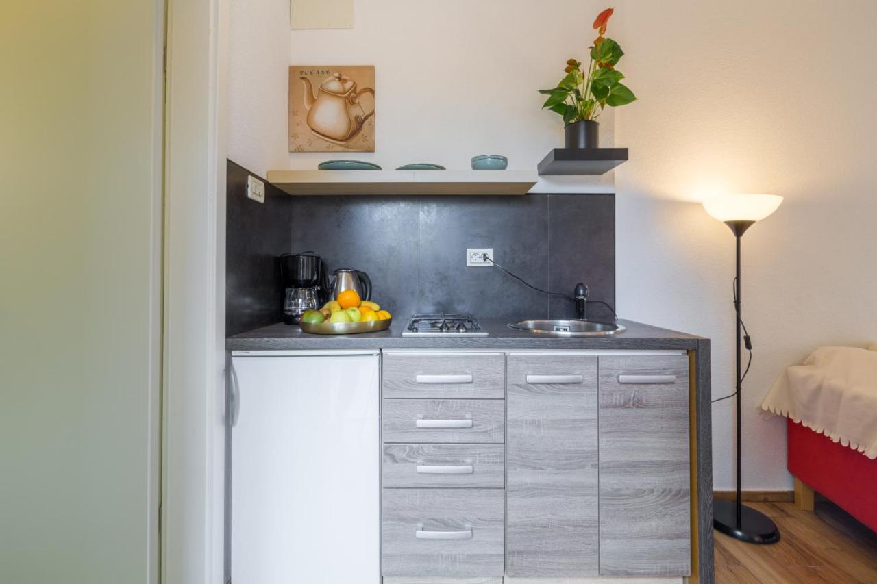 Apartments Zomzi Porec Exterior photo