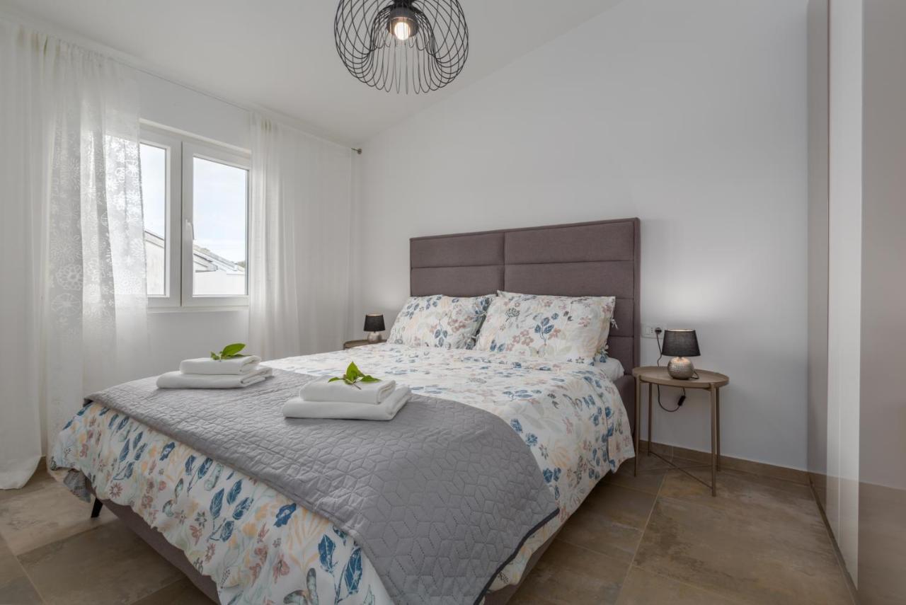 Apartments Zomzi Porec Exterior photo