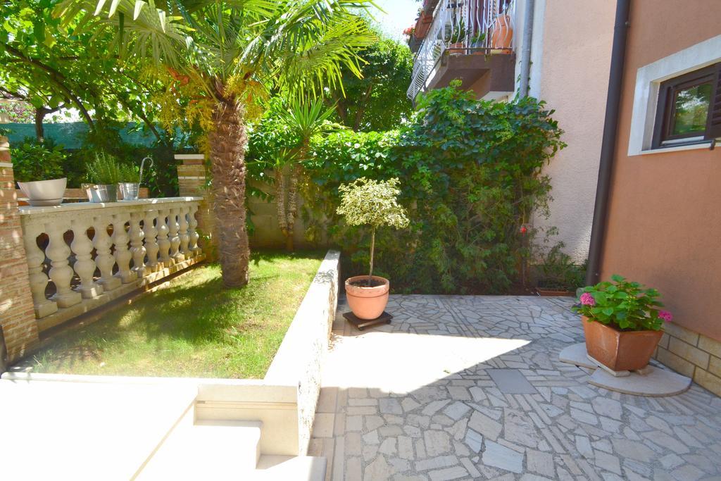 Apartments Zomzi Porec Exterior photo